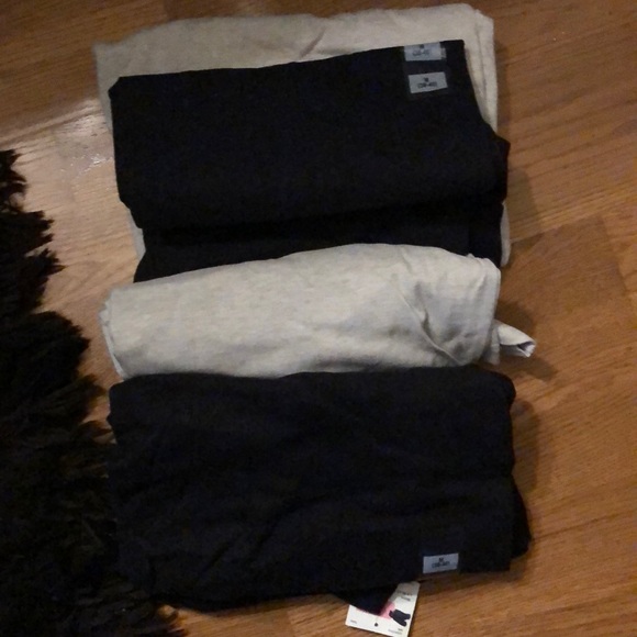 M long sleeves T shirts four (4) - Picture 2 of 2